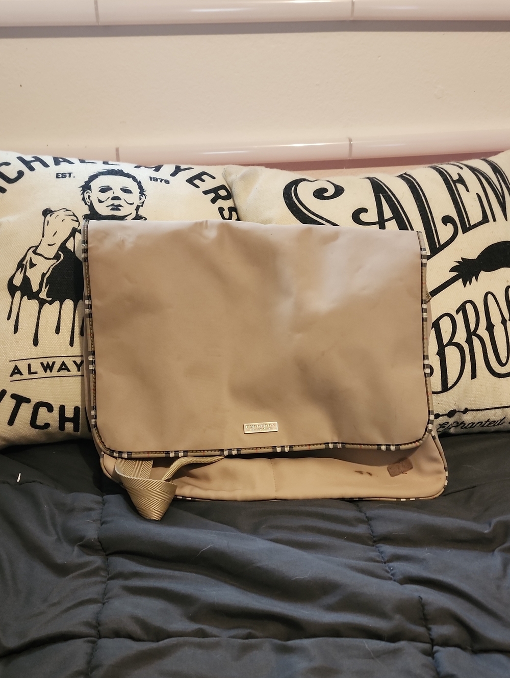 Authentic Burberry Beige/Tan Nova Check Messenger Bag - WOW! 🛍️ Unisex